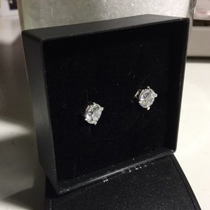 Real diamond earrings!! 💎💎💎